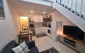 Cosy Moat House Cottage #6